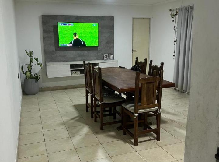Casa · 115m² · 6 Ambientes · 2 Cocheras
