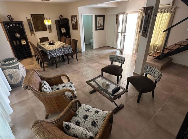 Casa · 180m² · 5 Ambientes · 1 Cochera
