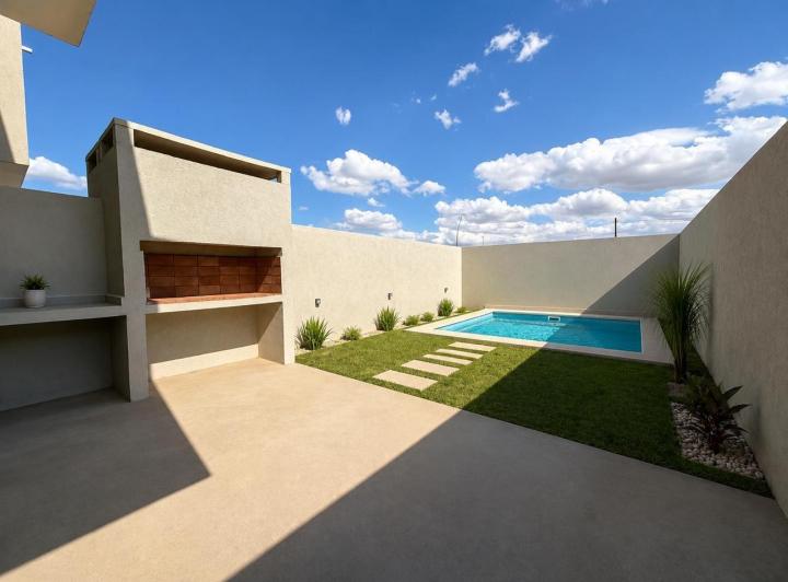 Casa · 90m² · 3 Ambientes · 2 Cocheras