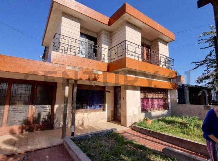 Casa · 208m² · 5 Ambientes · 1 Cochera