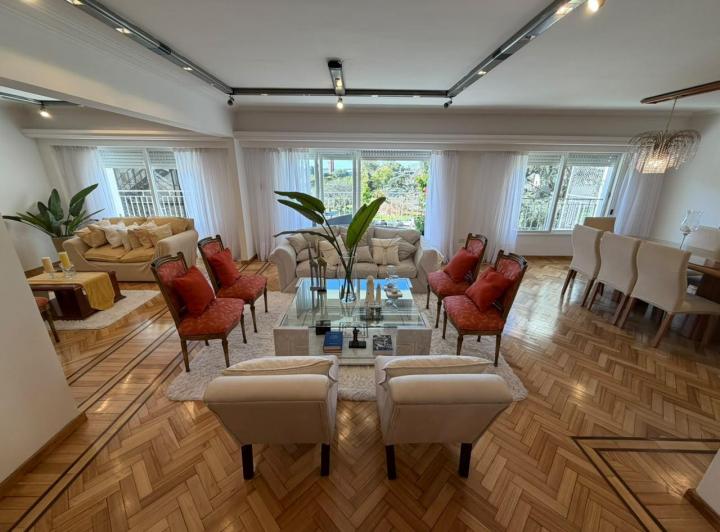 Departamento · 190m² · 8 Ambientes · 1 Cochera