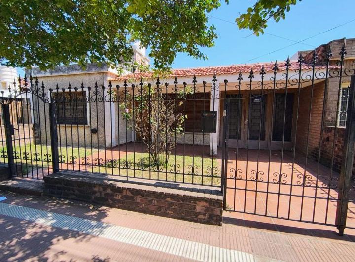 Casa · 134m² · 8 Ambientes · 1 Cochera