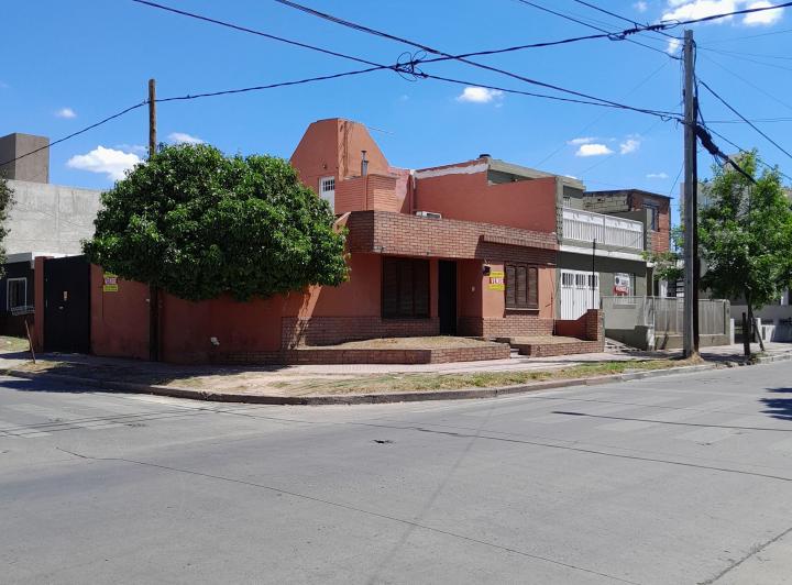 Casa · 75m² · 5 Ambientes · 1 Cochera