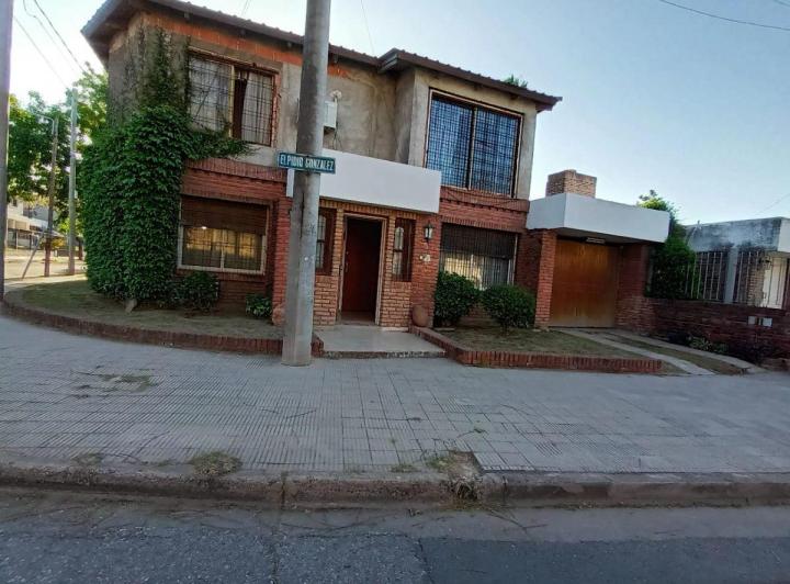 Casa · 279m² · 1 Ambiente · 2 Cocheras