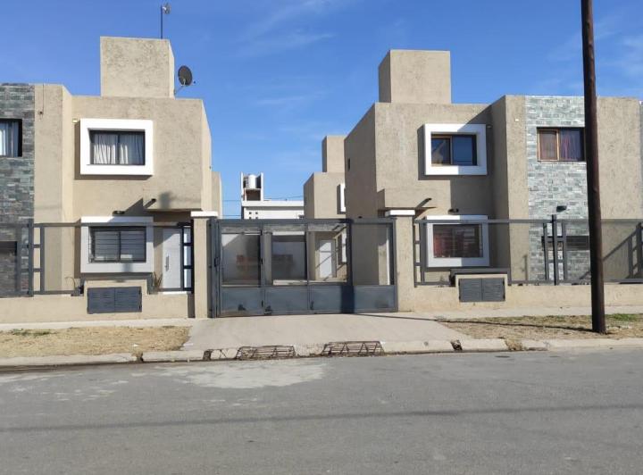 Casa · 80ha · 3 Ambientes · 1 Cochera
