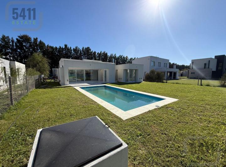 Casa · 128m² · 4 Ambientes · 4 Cocheras