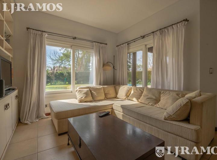 Casa · 170m² · 4 Ambientes · 2 Cocheras