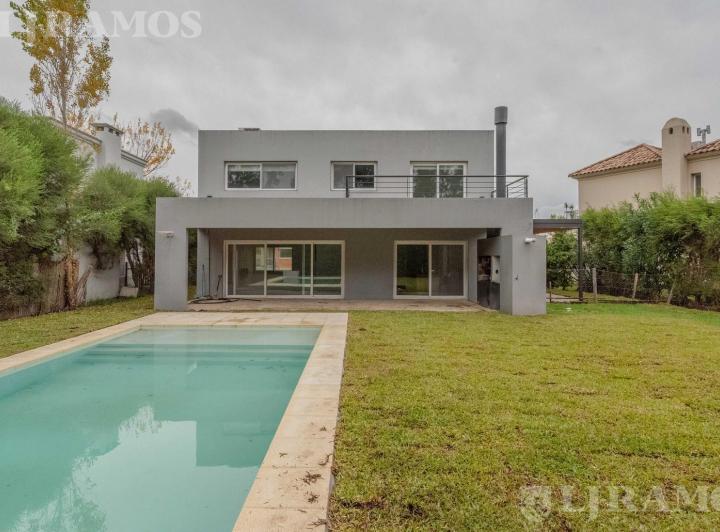 Casa · 190m² · 4 Ambientes · 1 Cochera