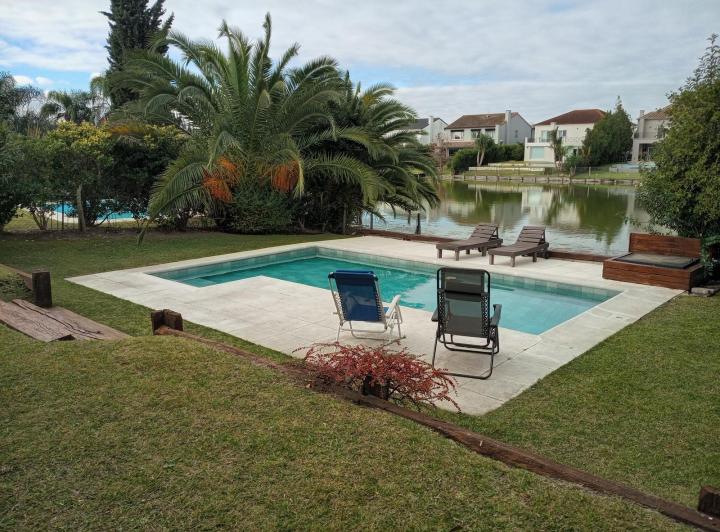 Casa · 350m² · 5 Ambientes · 1 Cochera