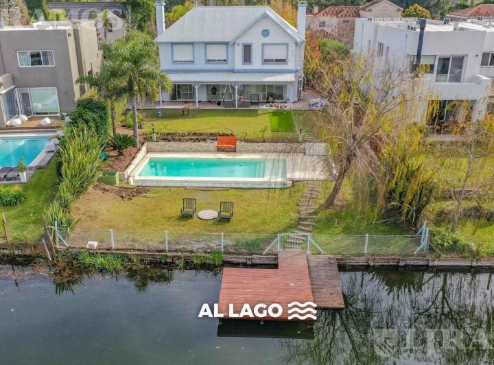 Casa · 300m² · 7 Ambientes