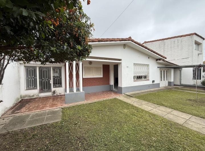 Casa · 140m² · 3 Ambientes · 2 Cocheras