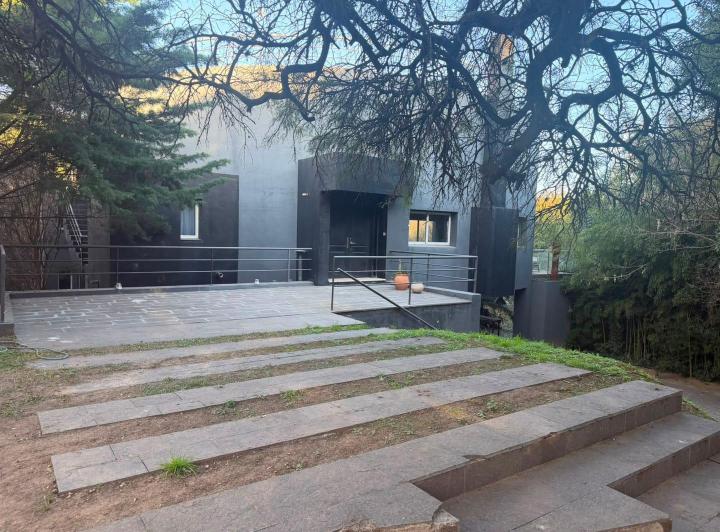 Casa · 480m² · 9 Ambientes