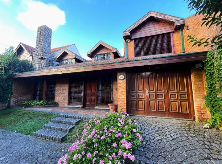 Casa · 510m² · 5 Ambientes · 1 Cochera