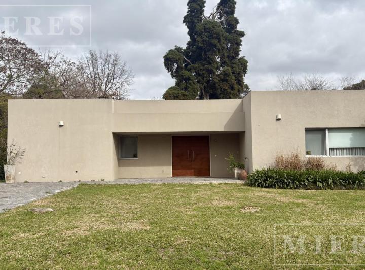 Casa · 154m² · 4 Ambientes · 4 Cocheras