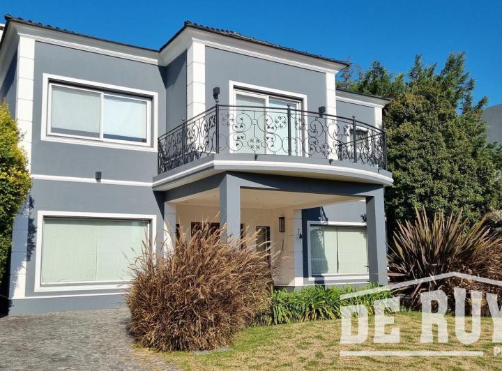 Casa · 250m² · 5 Ambientes · 1 Cochera