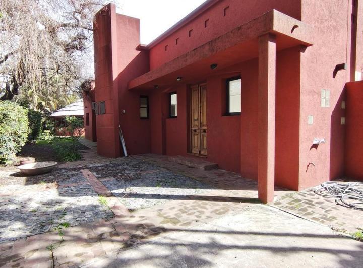 Casa · 220m² · 3 Ambientes · 2 Cocheras