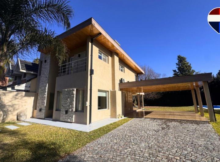 Casa · 129m² · 4 Ambientes · 2 Cocheras