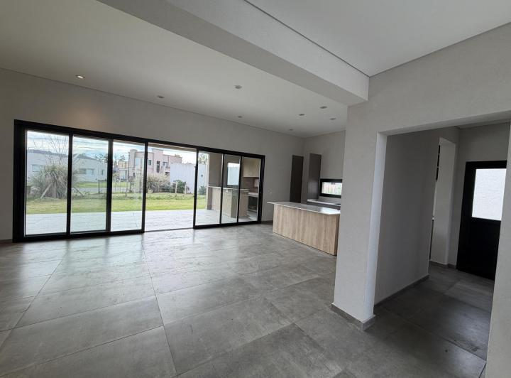 Casa · 159m² · 4 Ambientes · 3 Cocheras