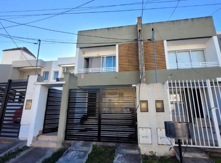 Casa · 130m² · 4 Ambientes · 1 Cochera