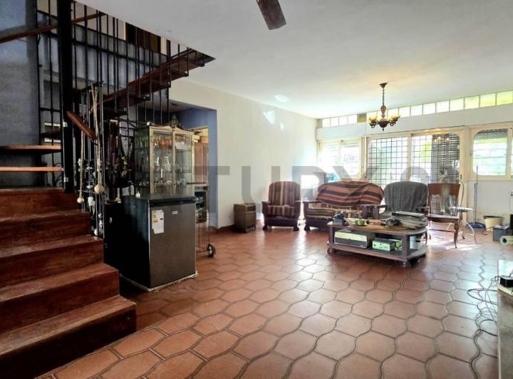 Casa · 346m² · 6 Ambientes · 1 Cochera