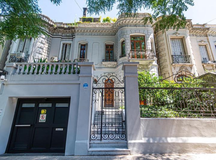 Casa · 550m² · 7 Ambientes · 1 Cochera