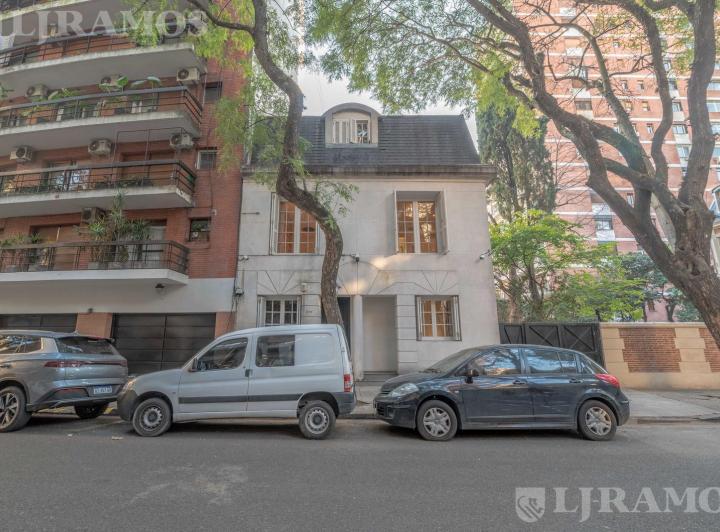 Casa · 320m² · 6 Ambientes · 3 Cocheras