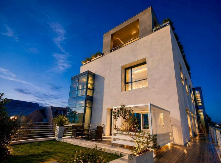 Casa · 650m² · 6 Ambientes · 4 Cocheras