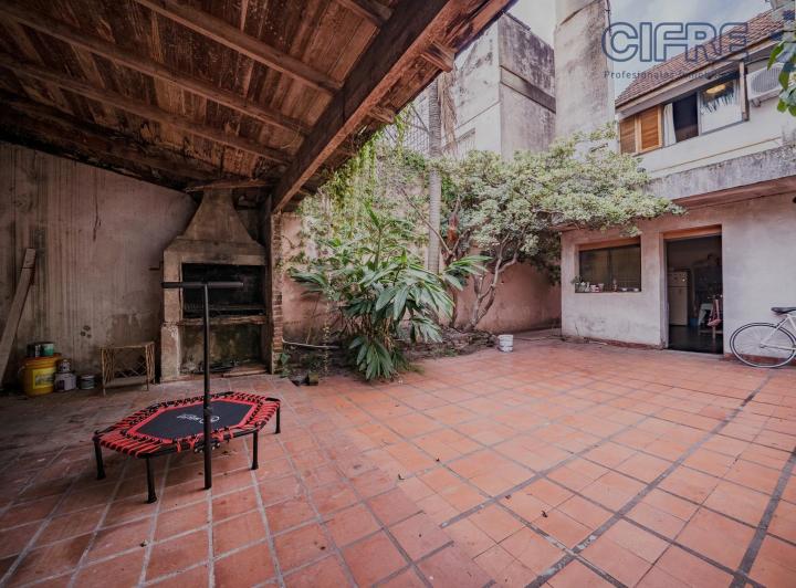 Casa · 216m² · 4 Ambientes · 1 Cochera