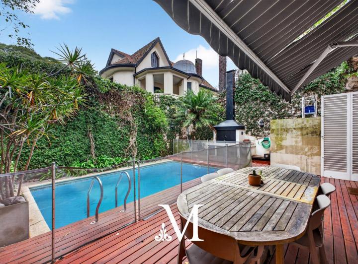 Casa · 330m² · 7 Ambientes · 1 Cochera