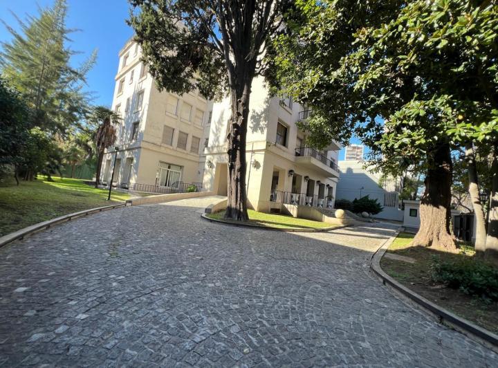 Casa · 3058m² · 35 Ambientes · 12 Cocheras