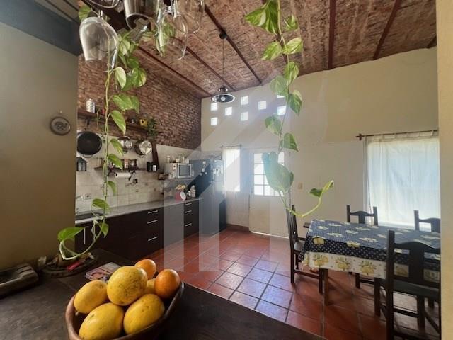 Casa · 184m² · 6 Ambientes · 1 Cochera
