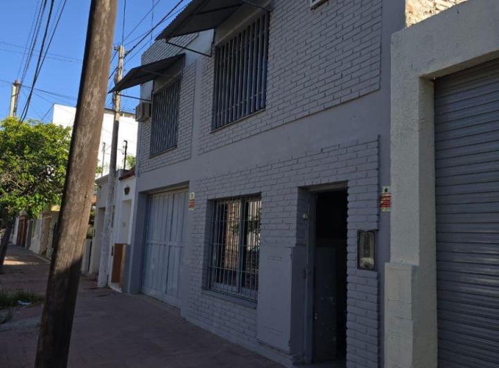 Casa · 130m² · 12 Ambientes · 2 Cocheras