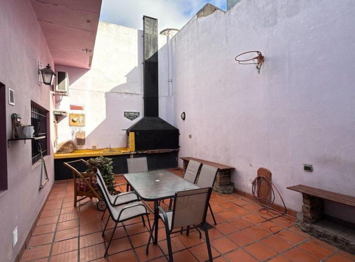Casa · 214m² · 4 Ambientes · 1 Cochera