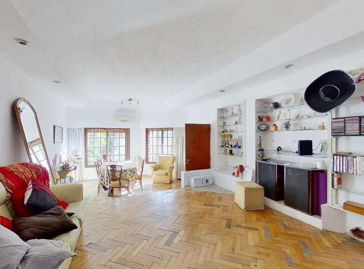 Casa · 225m² · 5 Ambientes · 1 Cochera