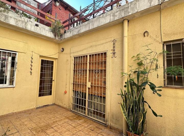 Casa · 220m² · 6 Ambientes · 1 Cochera