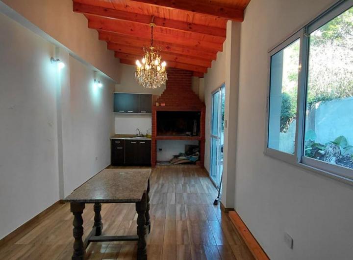 Casa · 260m² · 5 Ambientes · 2 Cocheras