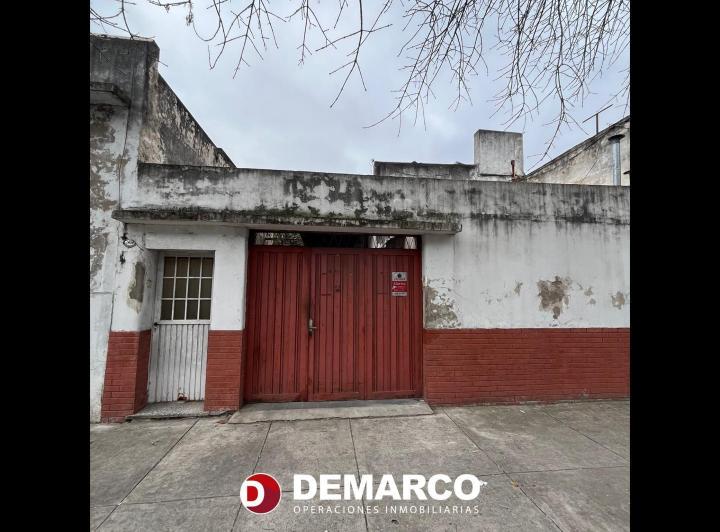Casa · 215m² · 6 Ambientes · 4 Cocheras