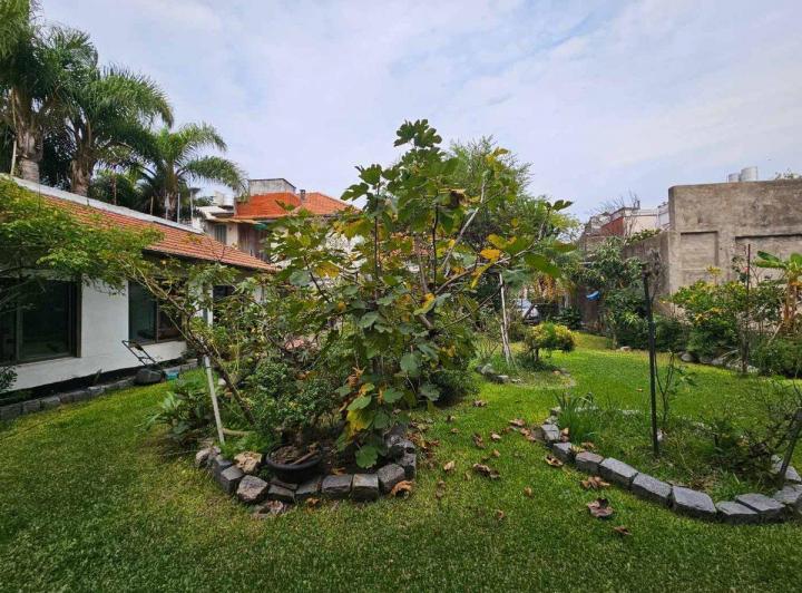 Casa · 924m² · 6 Ambientes · 12 Cocheras