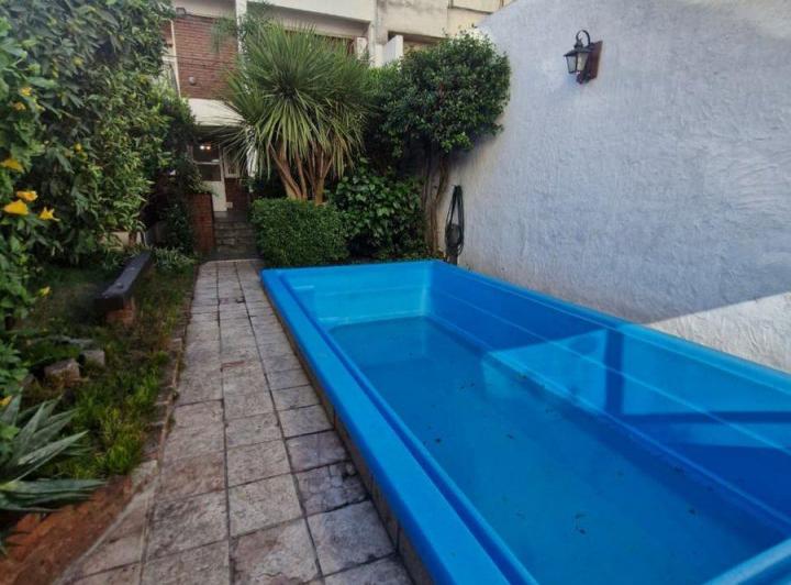 Casa · 384m² · 6 Ambientes · 1 Cochera