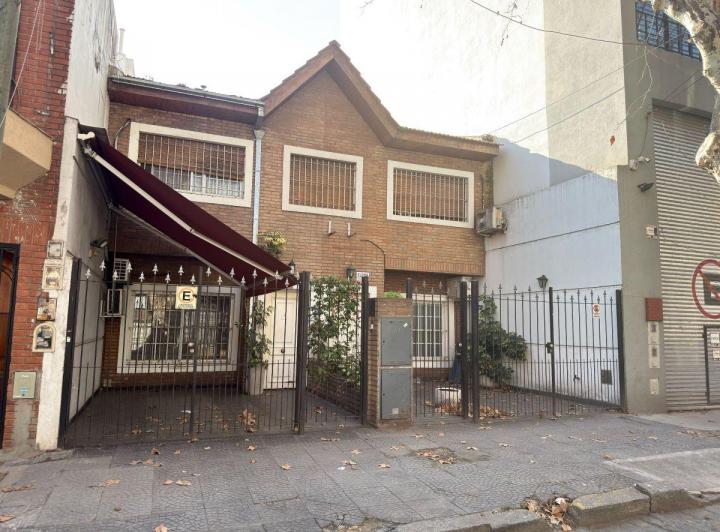 Casa · 177m² · 8 Ambientes · 2 Cocheras