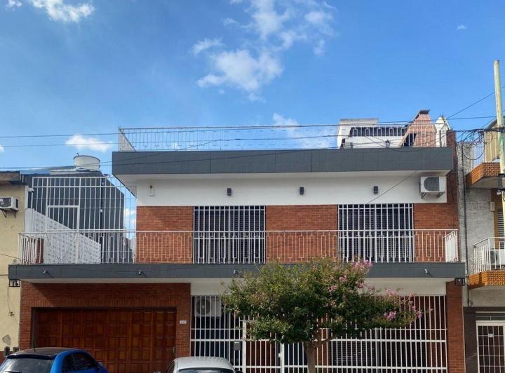 Casa · 410m² · 5 Ambientes · 2 Cocheras