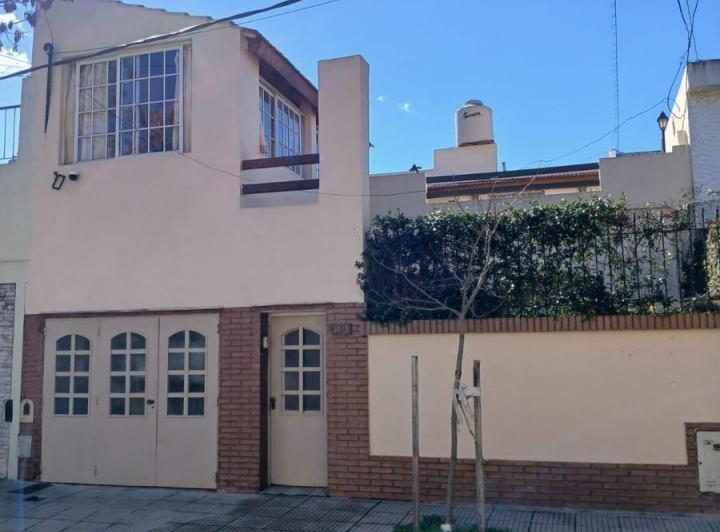 Casa · 180m² · 5 Ambientes · 1 Cochera