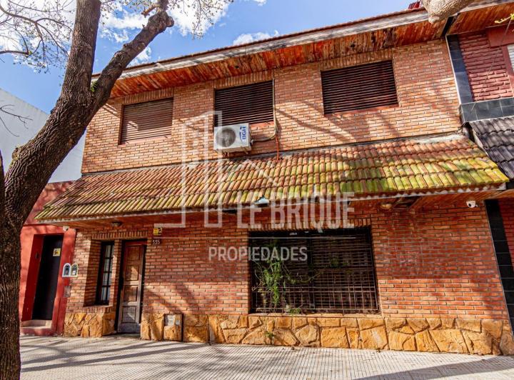 Casa · 210m² · 5 Ambientes
