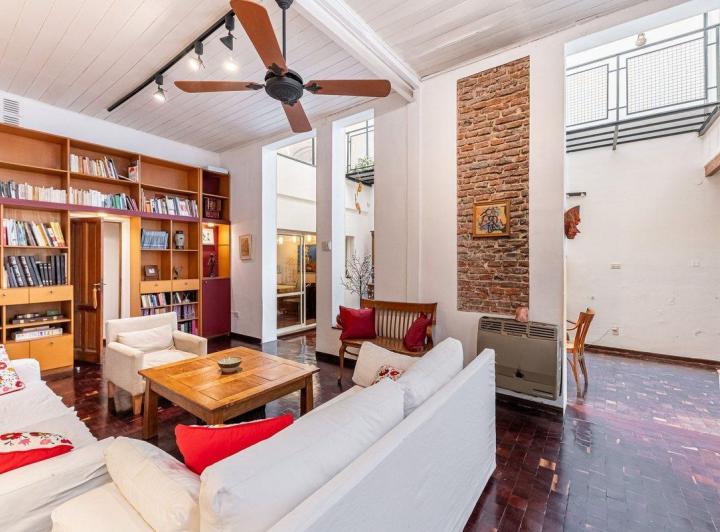 Casa · 226m² · 9 Ambientes · 1 Cochera
