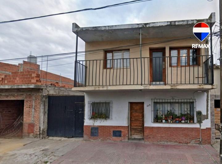 Casa · 80m² · 8 Ambientes · 2 Cocheras