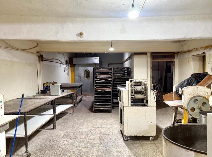 Local comercial · 300m² · 4 Ambientes · 1 Cochera