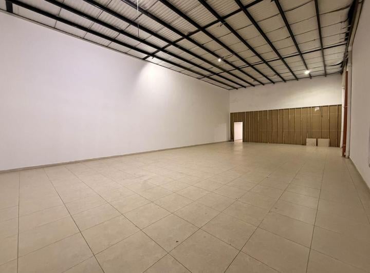 Local comercial · 210m² · 1 Ambiente