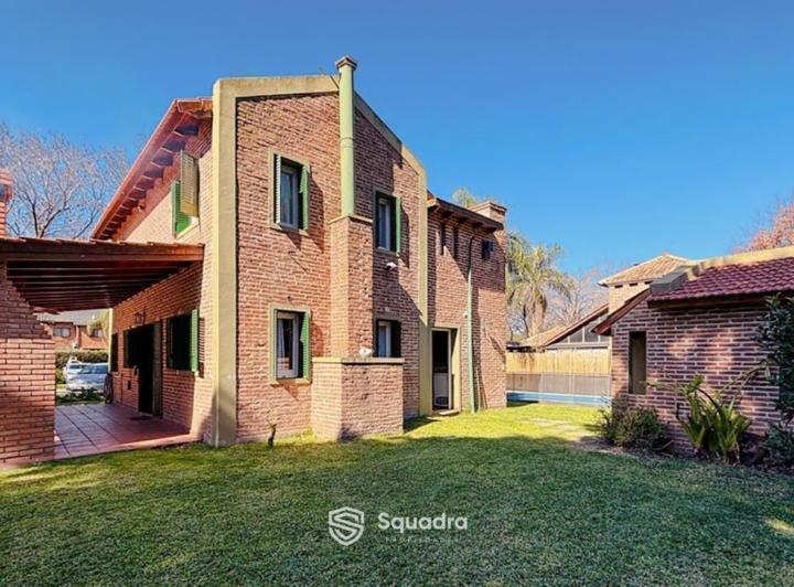 Casa · 660m² · 7 Ambientes · 3 Cocheras