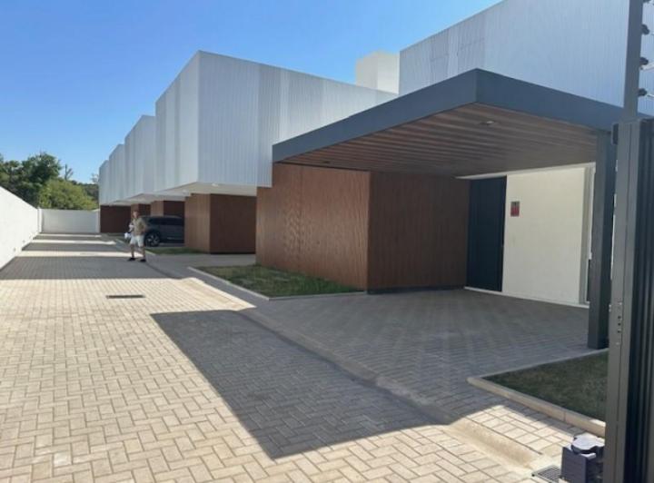 Casa · 220m² · 4 Ambientes · 2 Cocheras