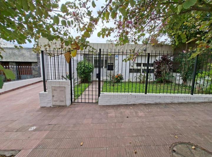 Casa · 160m² · 4 Ambientes · 1 Cochera